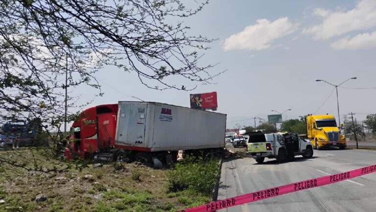 Tragedia en la carretera Saltillo-Monterrey: tráiler sin frenos causa accidente fatal en Santa Catarina