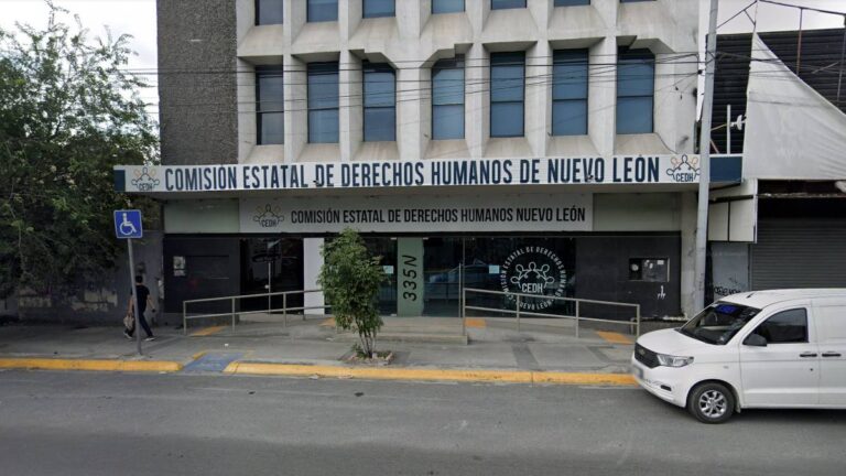 Alerta de seguridad: Desalojan CEDHNL en Monterrey por presunta amenaza de bomba