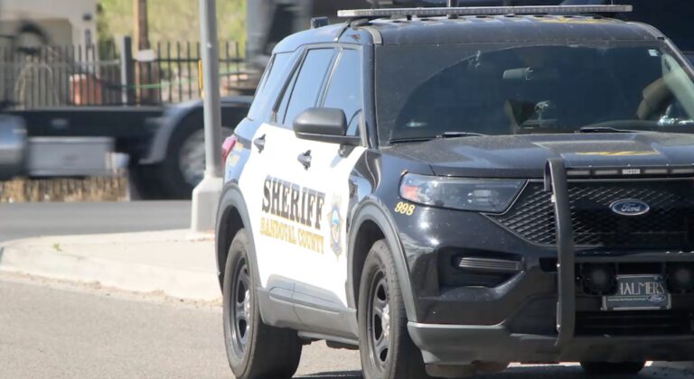 Oficiales de Bernalillo Contienen Amenaza de Sospechoso Armado