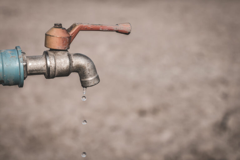 Northglenn Impone Estrictas Restricciones de Agua por Sequía