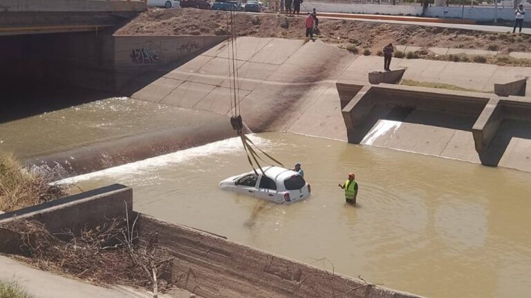 Don Ricardo salva su auto del Canal del Sacramento: Milagro y valentía familiar