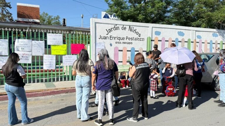 Docente en Saltillo: Padres Claman Por el Regreso de Maestra en Kínder Juan Enrique Pestalozzi