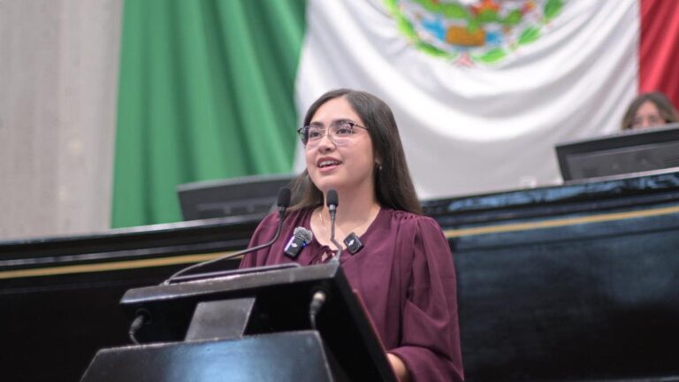 Impactante Encuentro de Perros Envenenados en Xalapa: Diputada Llora en Sesión