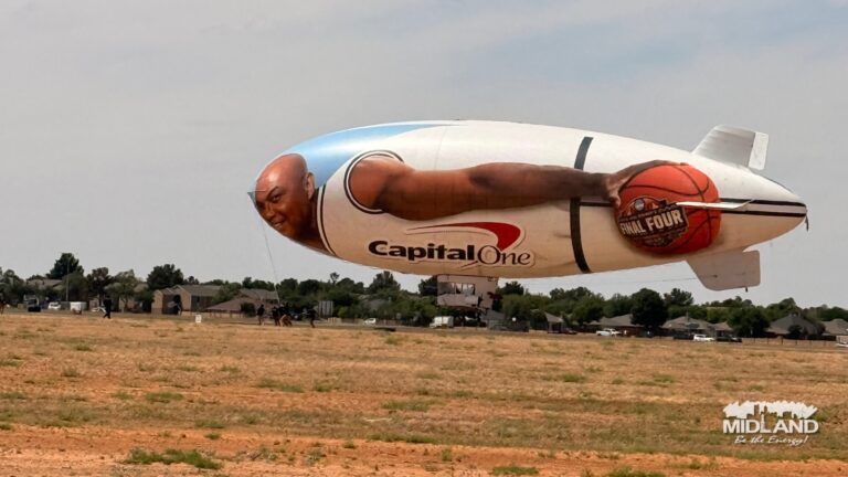El Dirigible de Capital One Atrae Miradas en Midland Airpark