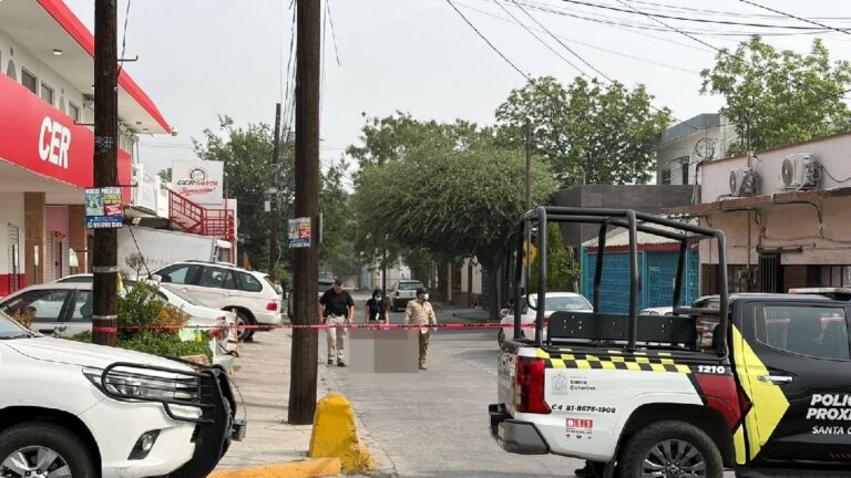 Descubren Cadáver en el Centro de Santa Catarina: Autoridades Indagan Causas