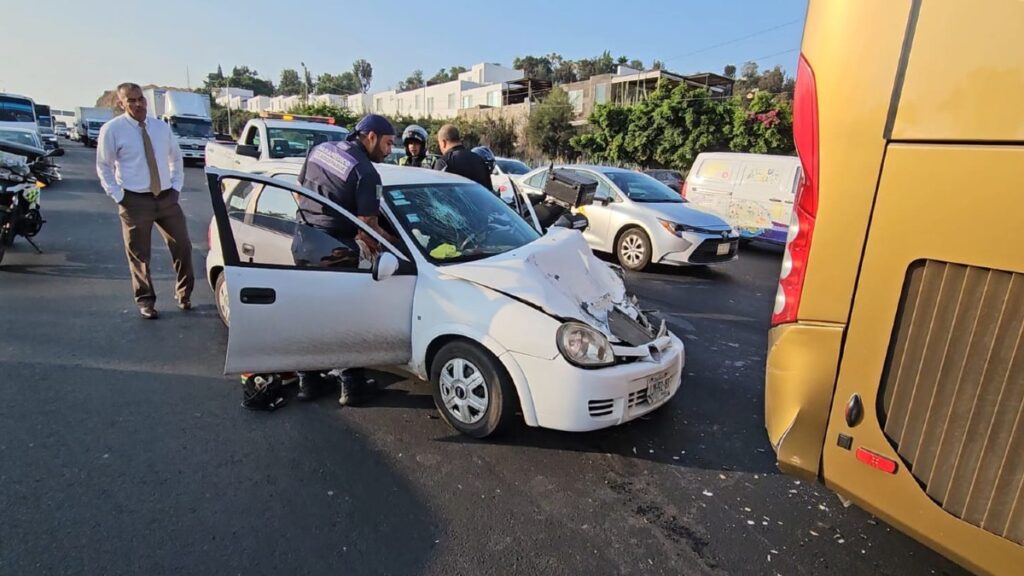 Accidente en la Carretera a Chapala deja a mujer de 78 años herida tras choque con camión