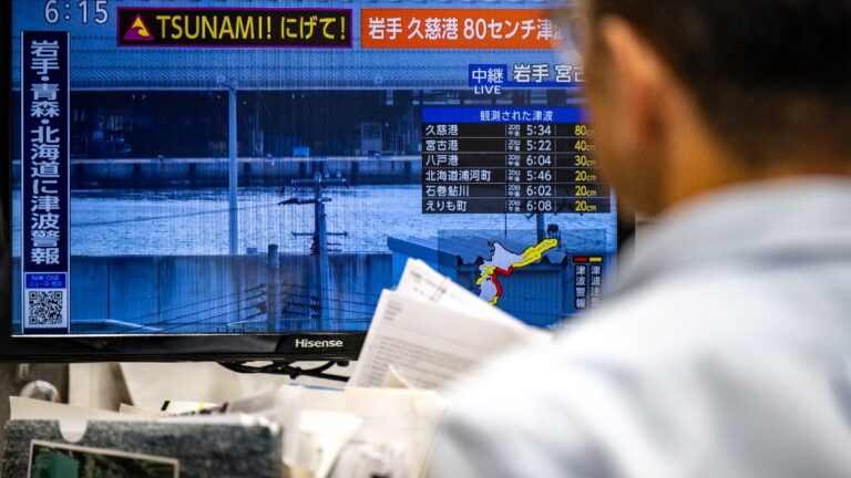 Alarma en Japón: Terremoto de 7.7 activa alertas de tsunami