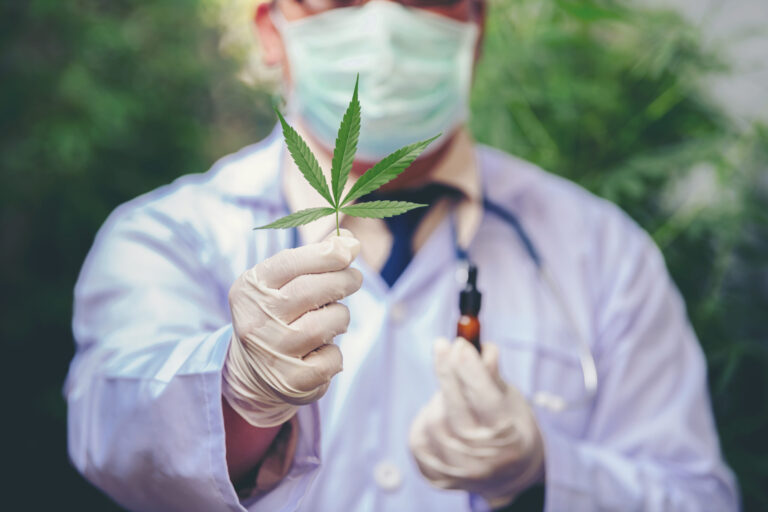 EE.UU. reclasifica la marihuana medicinal como una sustancia menos peligrosa
