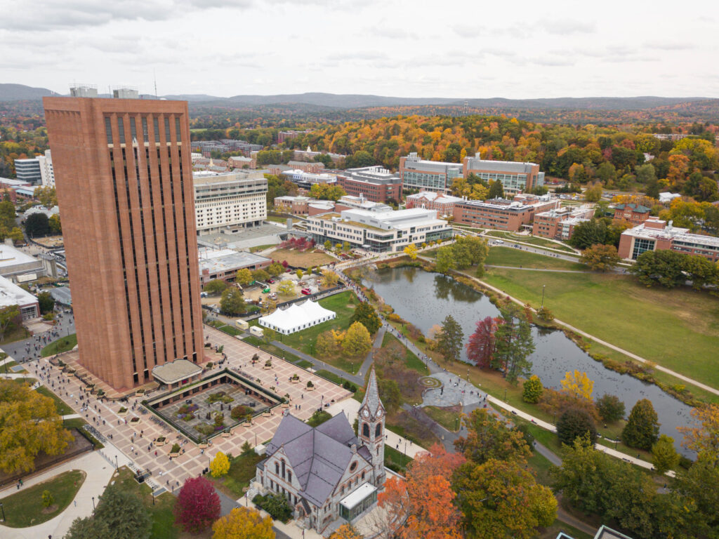 Chef de UMass Acusado de Asesinato de su Esposa en el Campus: Impactante Crimen