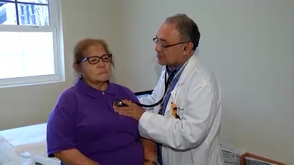 Defensores de inmigrantes rechazan propuesta sobre acceso a salud en California