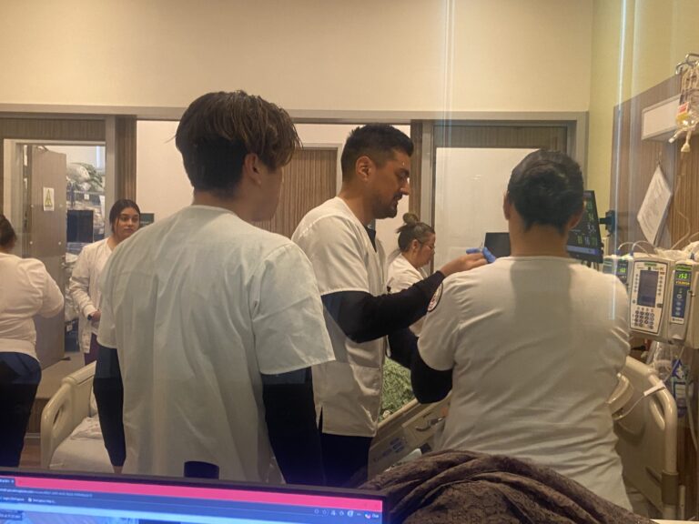 El colegio Hartnell y el Hospital Salinas Valley Health expanden programa de enfermería para enfrentar escasez de personal médico