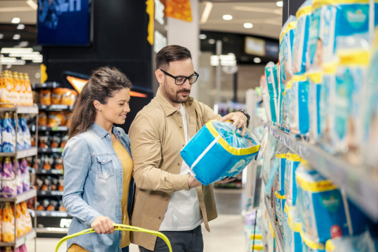 California lanza primer programa gratuito de pañales para recién nacidos