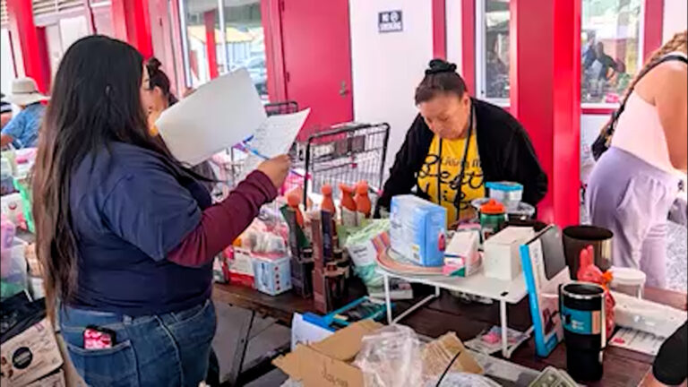Celebran a cerca de 80 madres del Valle de Pájaro con evento comunitario en Watsonville
