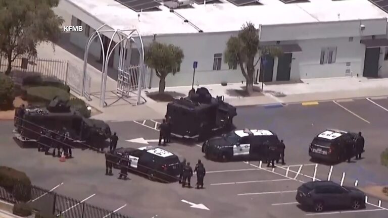 Neutralizan 2 sospechosos y 3 víctimas mortales en tiroteo en San Diego