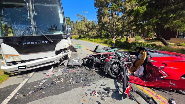Hombre resulta gravemente herido tras choque con autobús turístico en 17 Mile Drive