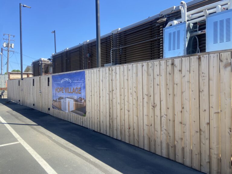 Villa de Esperanza abre sus puertas a personas sin hogar en Watsonville