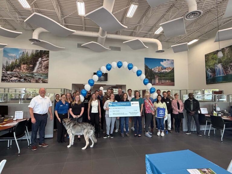 Phil Long Subaru realiza generosa donación a centro de apoyo infantil en Western Slope
