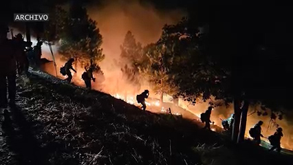 Incendio en Brawley: 100 Acres Consumiéndose Mientras Bomberos Intensifican Esfuerzos de Contención