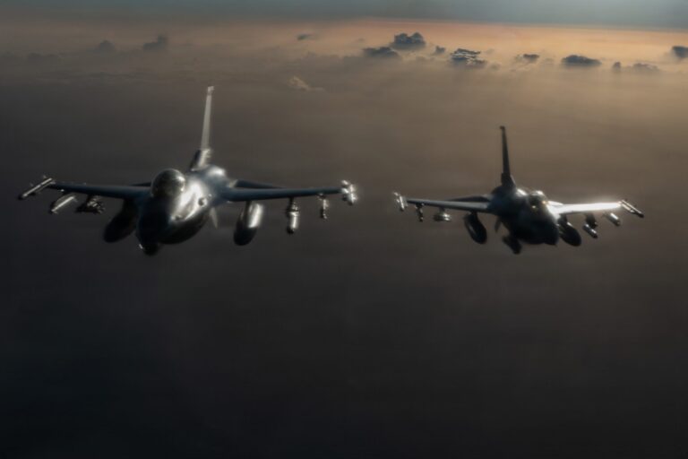 Sobrevuelos Militares en Colorado por Memorial Day: F-16 Rendirán Homenaje desde el Cielo
