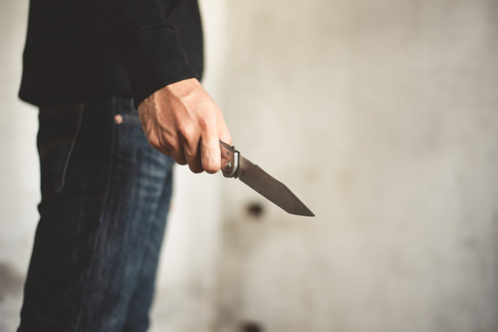 Arrestan a hombre por presunto intento de homicidio tras violento incidente en apartamento de Pacific Grove