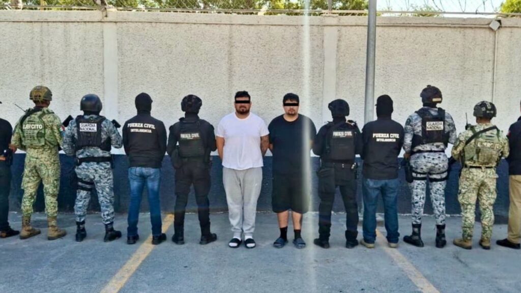 Detienen en Santiago, Nuevo León, a dos hombres con armas ilegales