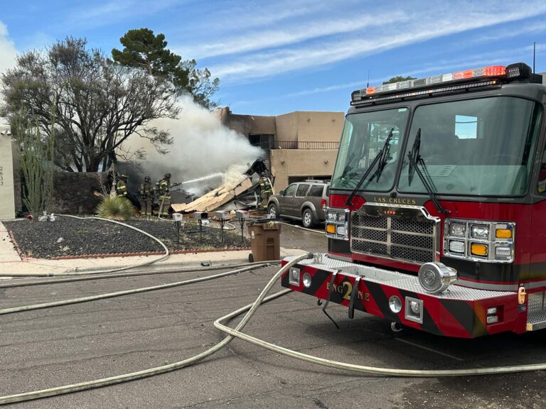 Explosión en Las Cruces: Incendio en Fairway Drive Desata Emergencia Residencial