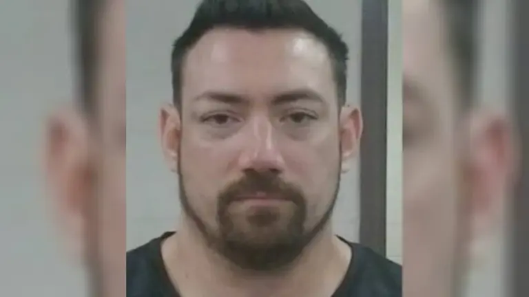 Supervisor de Despacho Arrestado en Sedgwick por Delitos Sexuales contra Menor