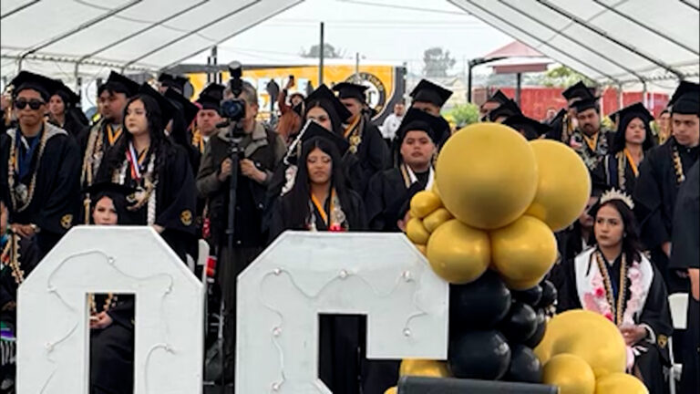 177 estudiantes de Mount Toro celebran su graduación en Salinas