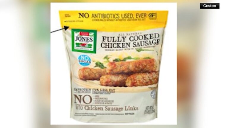 Retiran salchichas de pollo vendidas en Costco por error de empaquetado