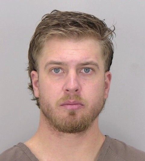 Tragedia Vial en Highlands Ranch: Accidente Fatal Deja 1 Muerto y 2 Heridos Graves