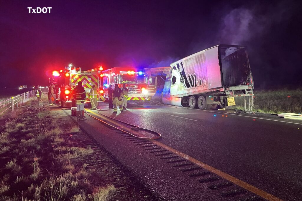 Tráiler en Llamas tras Persecución Policial por Contrabando Humano cerca de Linn