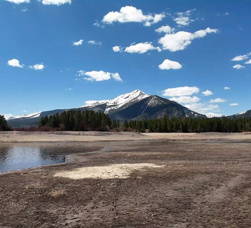 Emergencia Estatal por Sequía: Gobernador Polis Activa Fase 3 del Plan contra la Sequía en Colorado