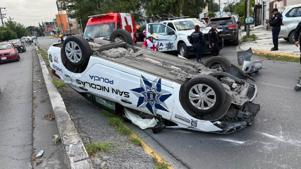 Accidente de patrulla en avenida Cordillera de los Andes deja dos policías lesionados en San Nicolás