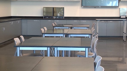 Preparatorias de Monterey y King City bajo cierre preventivo por amenazas; estudiantes fueron evacuados