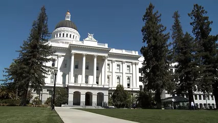 Legisladores de California aprueban versión preliminar del presupuesto estatal de 356 mil millones de dólares