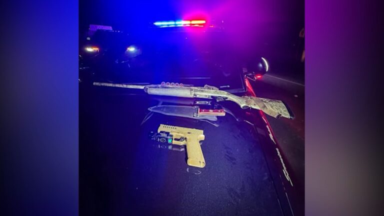 Persecución en el condado de Monterey termina con dos arrestos tras presuntas amenazas con armas