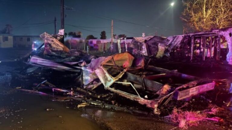 Incendio en Las Vegas destruye cuatro casas rodantes vacías y deja daños por 200 mil dólares