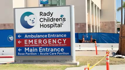 Trabajadores de la salud protestan frente al Hospital Infantil Rady por condiciones laborales y sindicalización