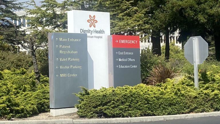 Trabajadores del Hospital Dominican protestan contra despidos y advierten riesgos para la atención de pacientes