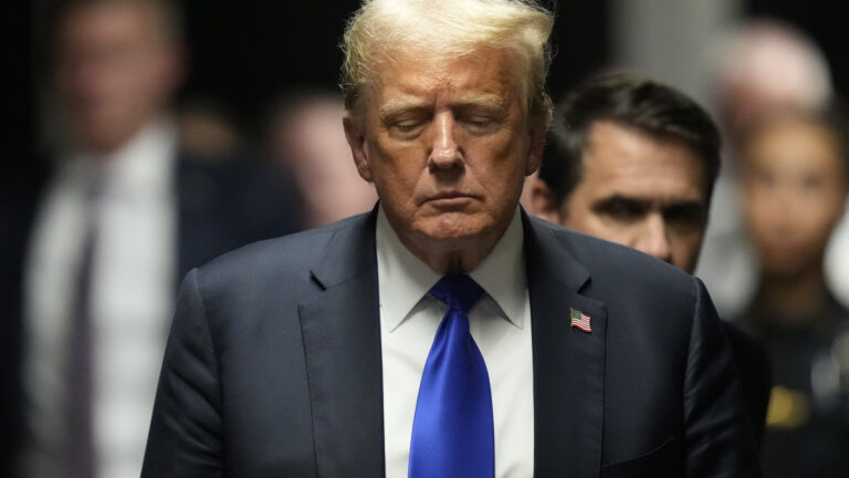 Trump y elecciones de mitad de mandato: acusa a los demócratas de acercarse al comunismo