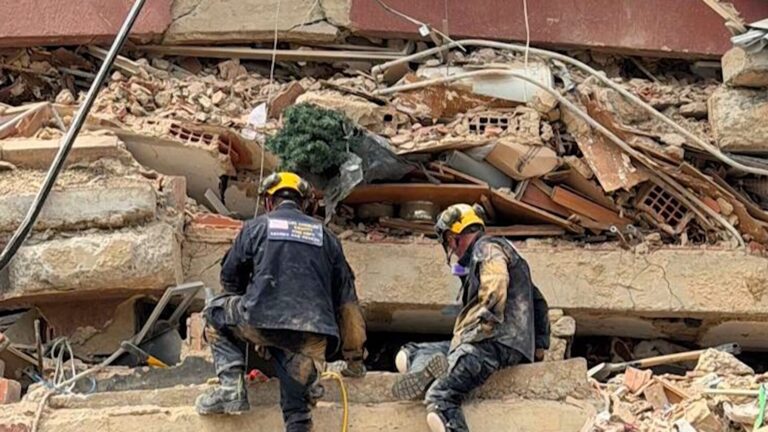 Terremotos en Venezuela: rescatistas californianos se suman a la búsqueda de sobrevivientes