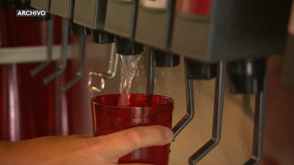 Juez mantiene vigente impuesto a bebidas azucaradas en Santa Cruz