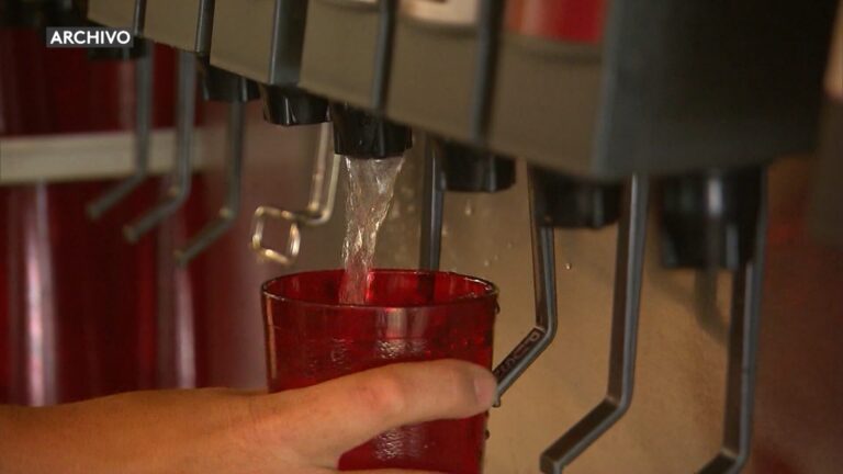 Juez mantiene vigente impuesto a bebidas azucaradas en Santa Cruz