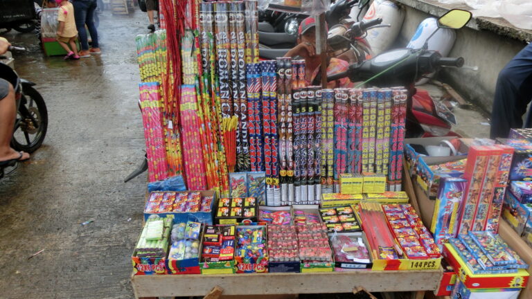 Nueva información sobre decomiso de más de media tonelada de fuegos artificiales ilegales en Seaside; dos personas enfrentan cargos