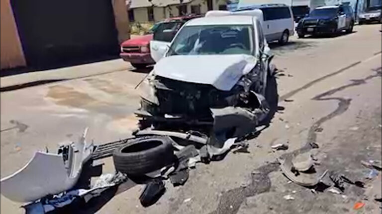 Arrestan a hombre tras provocar dos accidentes que dejaron cuatro heridos en Salinas