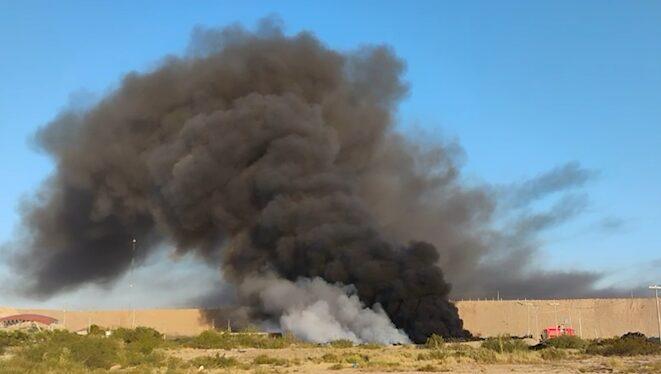 Incendio en centro de acopio de llantas en Ciudad Juárez moviliza a Bomberos y Protección Civil