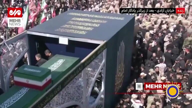 Funeral de Khamenei en Teherán reúne a miles en una multitudinaria despedida en Irán