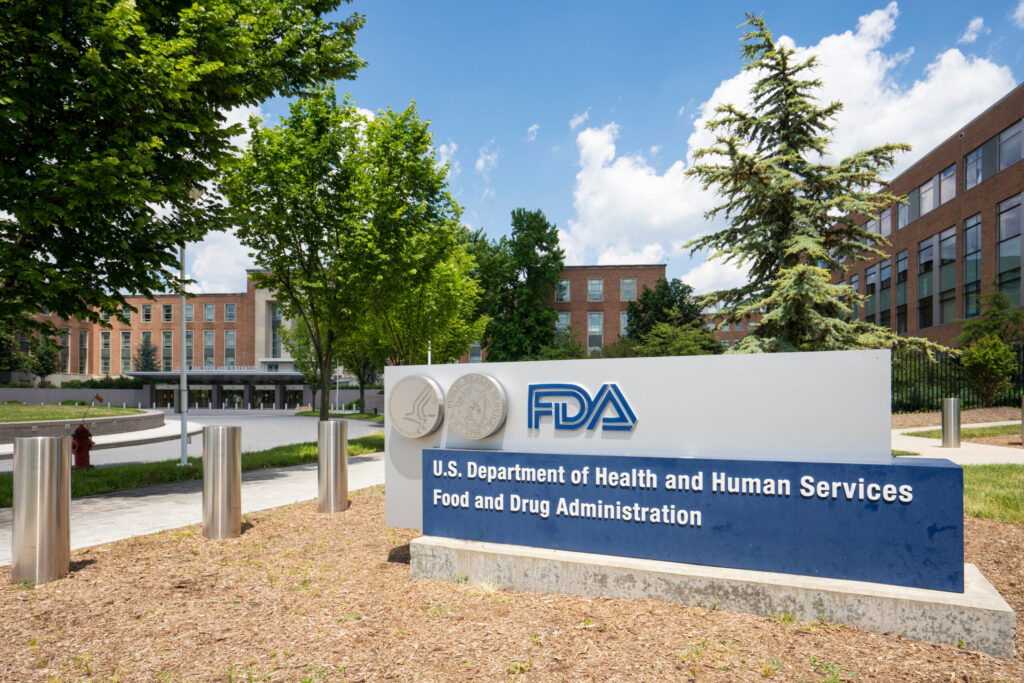 FDA corrige resultado sobre lechuga contaminada, pero mantiene retiro preventivo por brote de Cyclospora