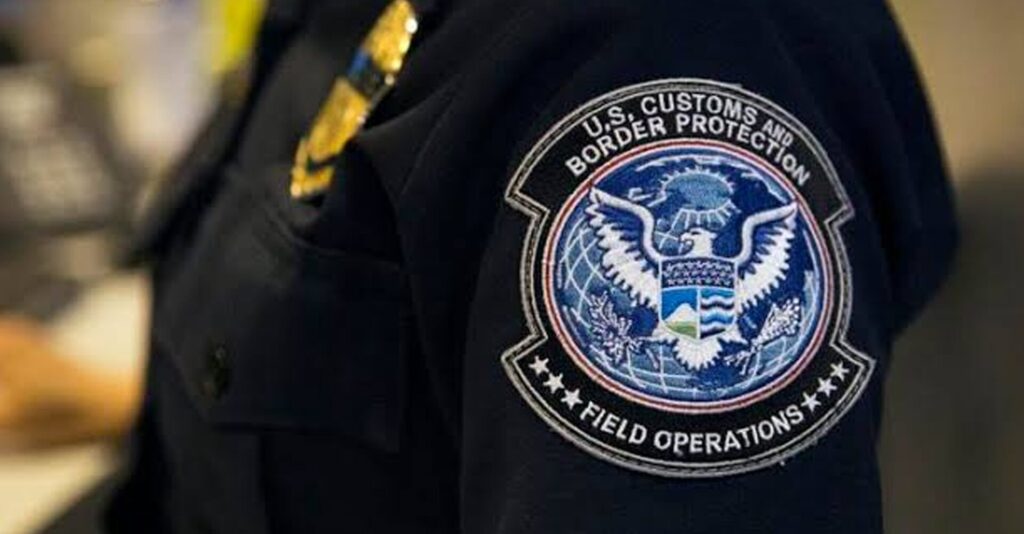 Oficial de CBP en El Paso acusado por presunto uso excesivo de la fuerza durante un arresto