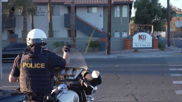 Guardias escolares en Las Vegas: cinco preparatorias refuerzan la seguridad peatonal